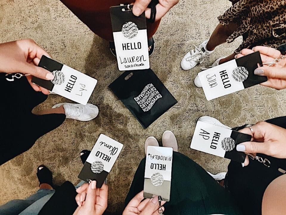 Dicas de Crachás Criativos para Equipe Multimídia na Sua Igreja – Cristo Criativo